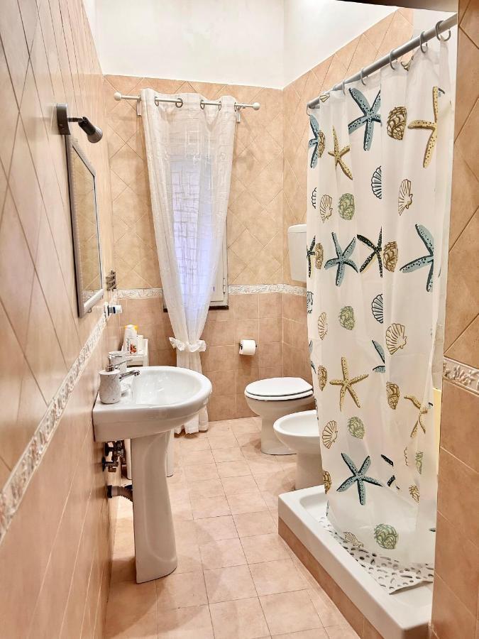 Casa Vacanze The Fortress Apartment Napoli Bagian luar foto