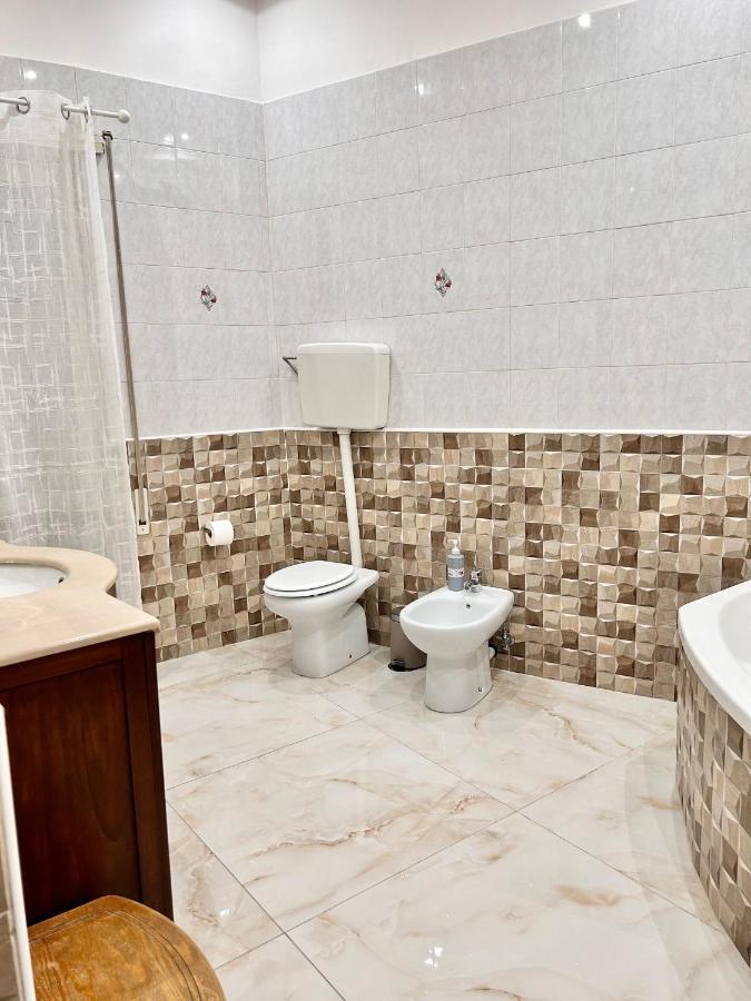 Casa Vacanze The Fortress Apartment Napoli Bagian luar foto